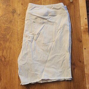 Belle Kom Gravel White Shorts 22W